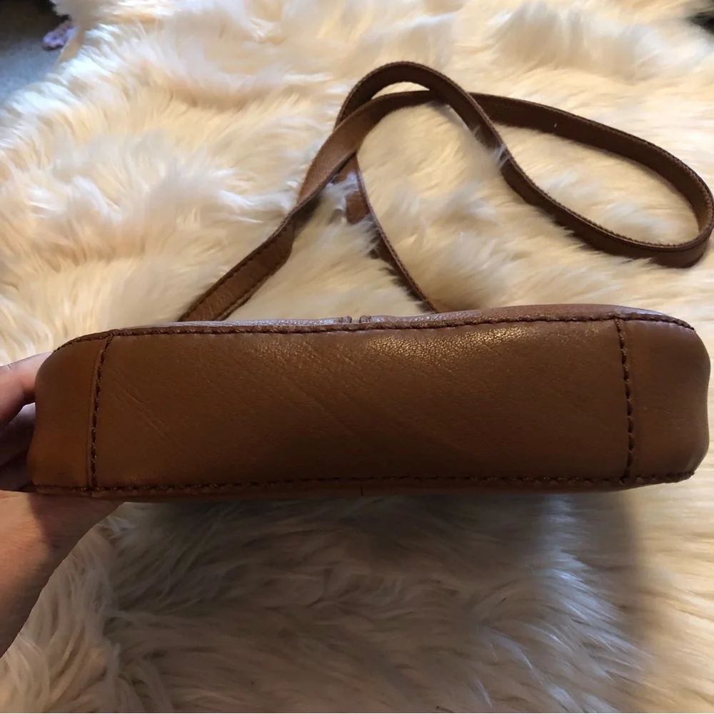 Fossil brown leather saddle flap crossbody purse - Picture 5 of 12